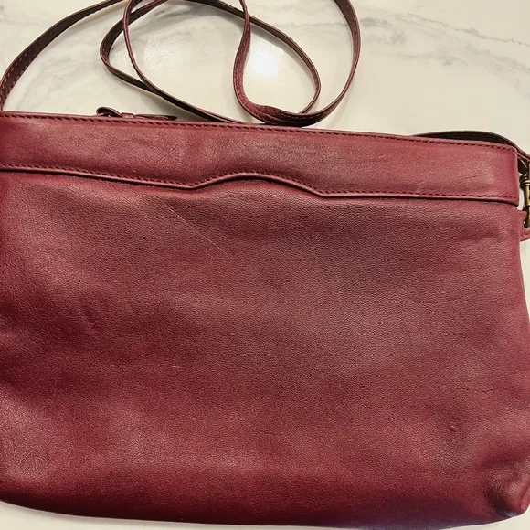 Etienne Aigner Signature Antic Red Shoulder BagFeaturing Aigners Gold Classic A - Picture 4 of 6